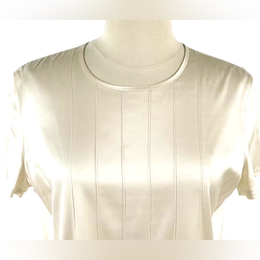 CHANEL Silk Cream Tuck Pleat Short Sleeve Top, Pearlescent Chanel buttons - Picture 2 of 10